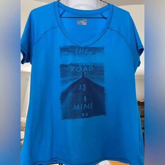 Under Armour Tops - Under Armour women’s XL blue t- shirt semi fitted Heat gear , The Road is mine